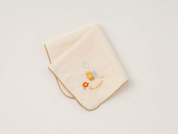 手刺繍入ちっちゃな ガーゼハンカチ【ひつじさんとミモザ】 ガーゼハンカチ／みつばち – My little tailor - Amorosa mamma 公式